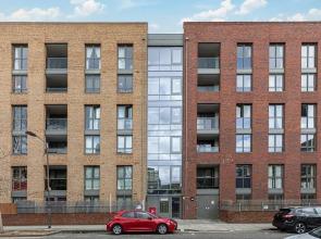 Stylish 2-bed Flat w/ Terrace in South East London