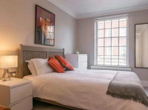A Regal Abode - Marylebone - by Frankie Says