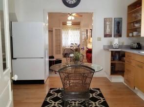 Lettered Streets Vintage Suite - Studio Apartment