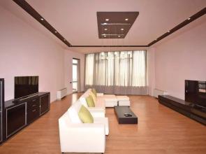 Spacious Apartment by Luxe Group TT606