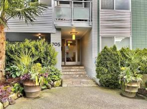 Cozy Capitol Hill with Needle View