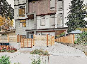 New Listing! New-build Ballard : Rooftop Deck 4 Bedroom Home