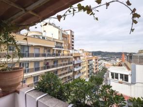 Atico con terraza y Barbacoa, junto linea Metro de BCN
