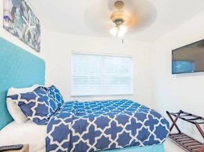 Sea Beach Plaza - Near Jungle Queen Riverboat