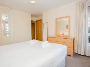 1 Bedroom Flat with Balcony Accommodates 4