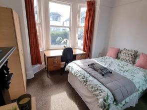 Spacious 4-bed House Great Location Coventry