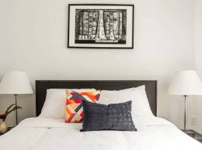 Premier Theater District Suites by Sonder