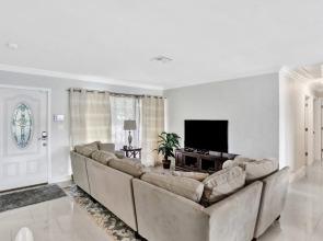 Just A 3.5 Mile Drive To Lauderdale By The Sea 4 Bedroom Home by Redawning