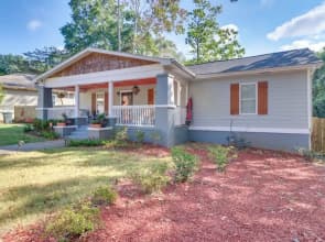 Updated Farmhouse w/ Yard, 10 Mi to Dtwn Atlanta