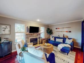 3BR Dog-friendly Retreat w/ Fireplace & Patio