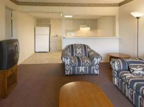 Howard Johnson Tulsa East Airport