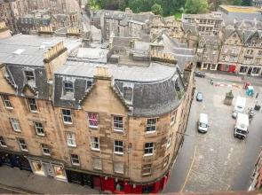 Top Floor 3BR Apt Near Edinburgh Castle