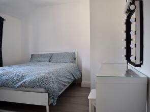 3 Bedroom Home Near The Botanics