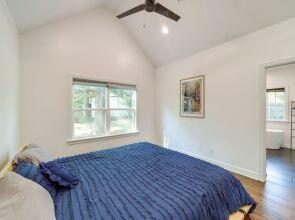 Central Tulsa Cottage w/ Yard ~ 3 Mi to Downtown!