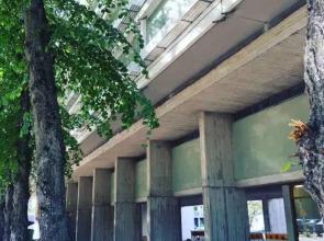 Bright studio with great location. Huge glazed balcony.