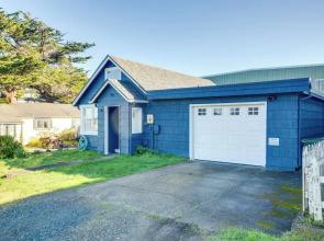 Bandon Beach House Rental: Walk to Downtown!