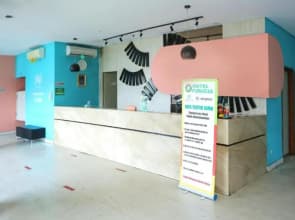 Super OYO Townhouse OAK Hotel Fiducia Pondok Gede