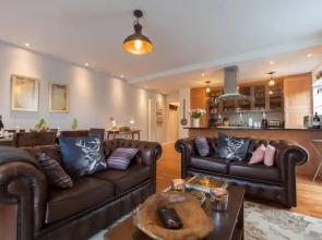 Holyrood Residence - Luxury Apartment With Parking