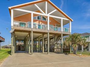 1 Holiday 4 Bedroom Home by RedAwning