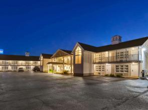 Baymont by Wyndham St. Ignace Lakefront