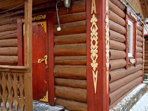 Houses in the village of Bolshoe Goloustnoe
