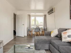 Beautiful 2-bed Apartment in Barking