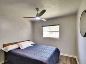 Vibrant Deland House Near Stetson University!