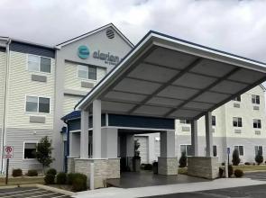 Clarion Pointe Mattoon near University