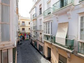 Starlight in Cadiz With 3 Bedrooms and 1 Bathrooms