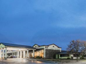 Red Roof Inn & Suites Mt Holly - McGuire AFB