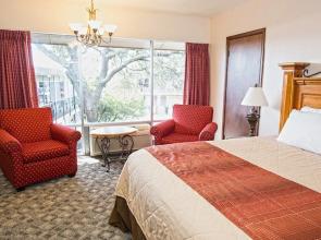 District Hotel Oklahoma City, I-44 By OYO - Adults Only