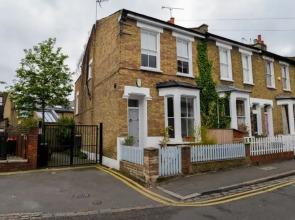 3 Bedroom House In Heart Of Stoke Newington