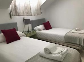 Casa Puerta de Santa Cruz