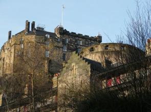 Grassmarket Apartment with Castle View