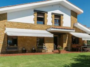 House With 3 Bedrooms in Gijón, With Pool Access, Enclosed Garden and