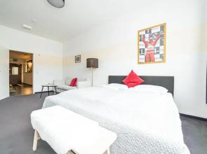 FULL HOUSE Hotel Nürnberg - shared bath & kitchen