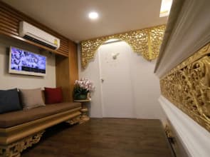 Mariya Lady Hostel At Suvarnabhumi Airport - Female Only