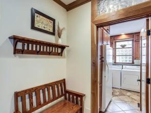 Warm & Cozy Mansfield Home: Deck, Gas Fire Table!