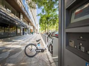 Colon 902 in Madrid With 1 Bedrooms and 1 Bathrooms