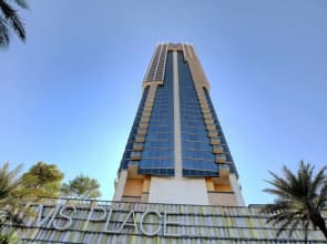 Full Strip Views - Open Balconies - Free Parking Jacuzzi Tub - High Floor