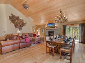 Golden Bear Lodge - Four Bedroom Home