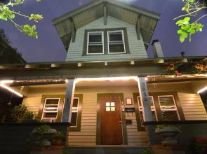 Hillcrest House Bed & Breakfast