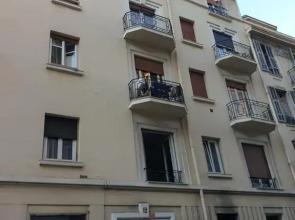 F1 mezzanine centre ville Nice, 1 à 4 personnes, quartier Libération