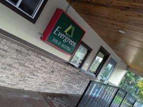 Evergreen Inn & Suites Portland Airport