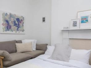 Light Filled Studio With View of Regents Park