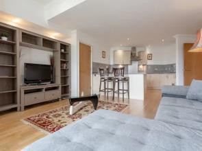 2 Bedroom Flat With Tower Bridge View