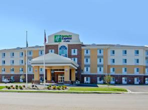 Holiday Inn Express and Suites Williston by IHG