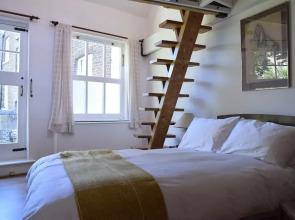 2 Bedroom Loft Style House In Central Islington