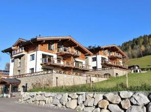 Lush Apartment in Kaprun with Sauna, Hot Tub & Views