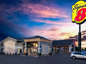 Super 8 by Wyndham Oklahoma Airport Fairgrounds West